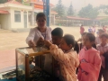 hào cờ quyên gopc ủng hộ hs bị cháy nhà